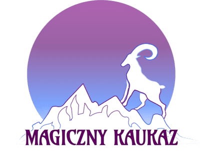 Logo biura wyciecyek po Gruzji Magiczny Kaukaz, sylwetka koziorożca na górach